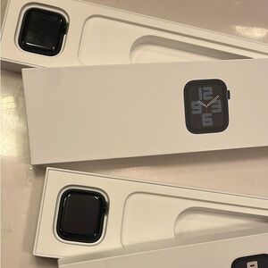 Apple SE second gen 40mm watches (x2)